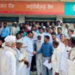 कर्जमाफीच्या यादीसाठी आडसकरांचा पाठपुरावा; २ नोव्हेंबरपर्यंत यादी प्रसिद्ध करण्याचे बँकेचे आश्वासन!